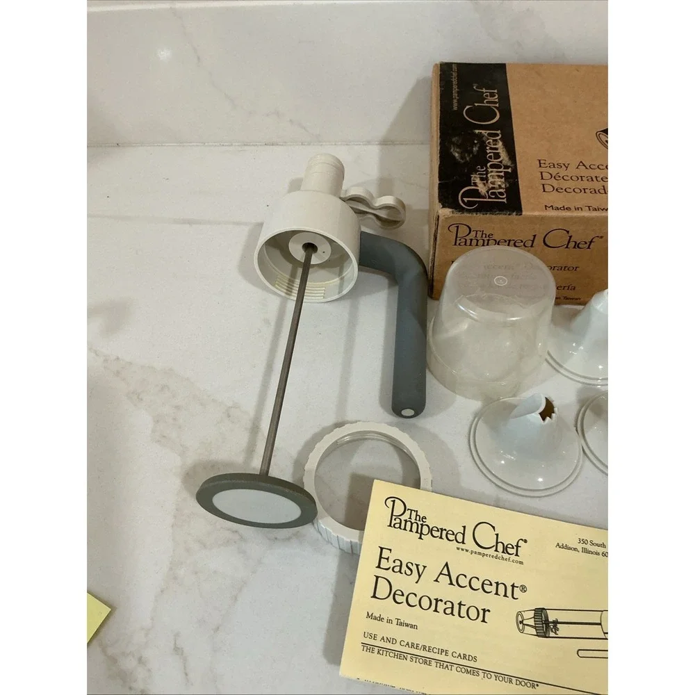 The Pampered Chef Easy Accent Decorator #1775 Cake Icing Set Complete in Box